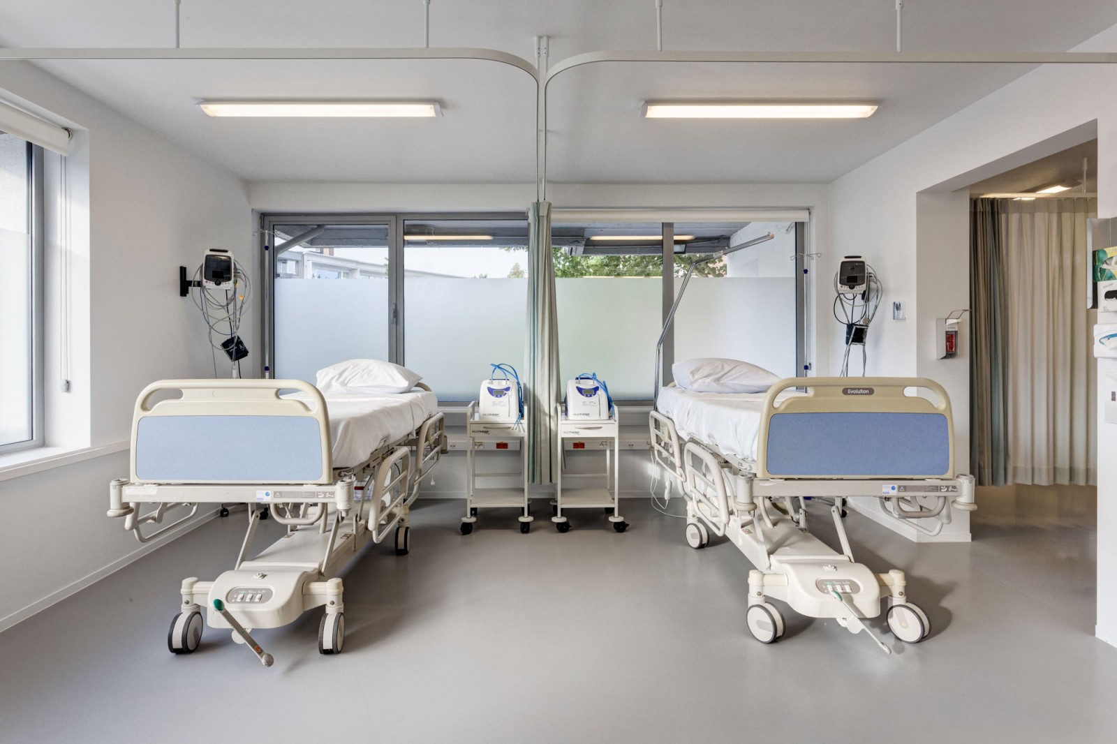 The intensive care unit in the recovery floor at o2 Clinic.